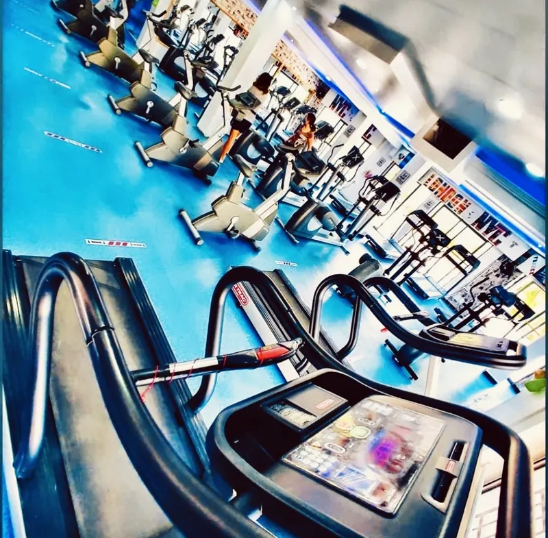 Tracks Fitness Club - Salle de Sport Tracks