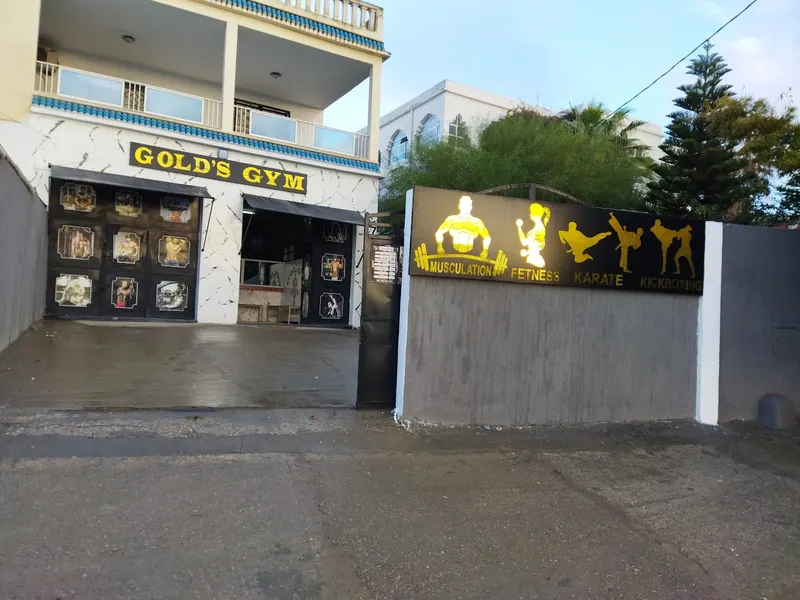 GOLD'S GYM