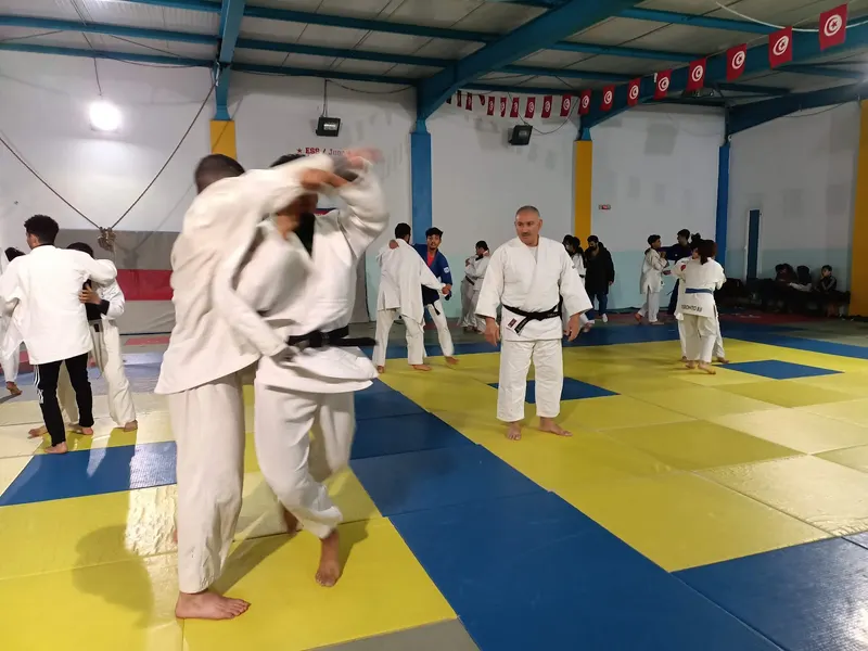 Salle de judo jiujitsu