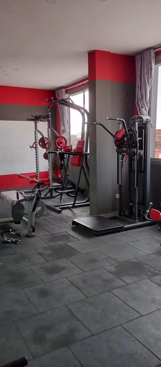 LEGENDS GYM