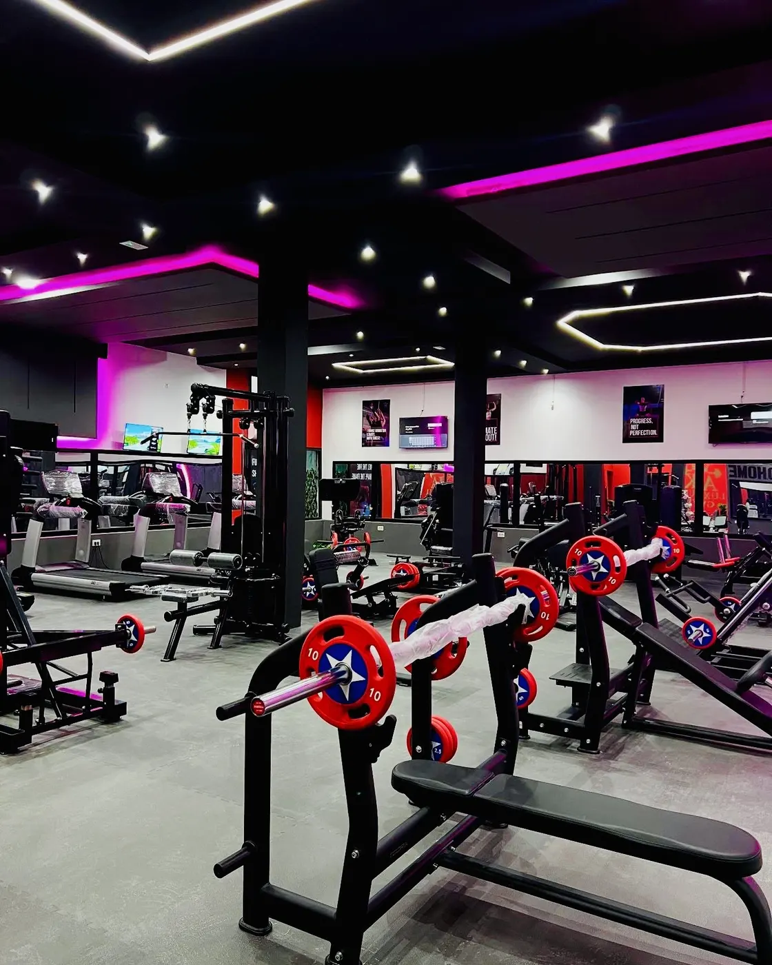 AK LUXURY GYM