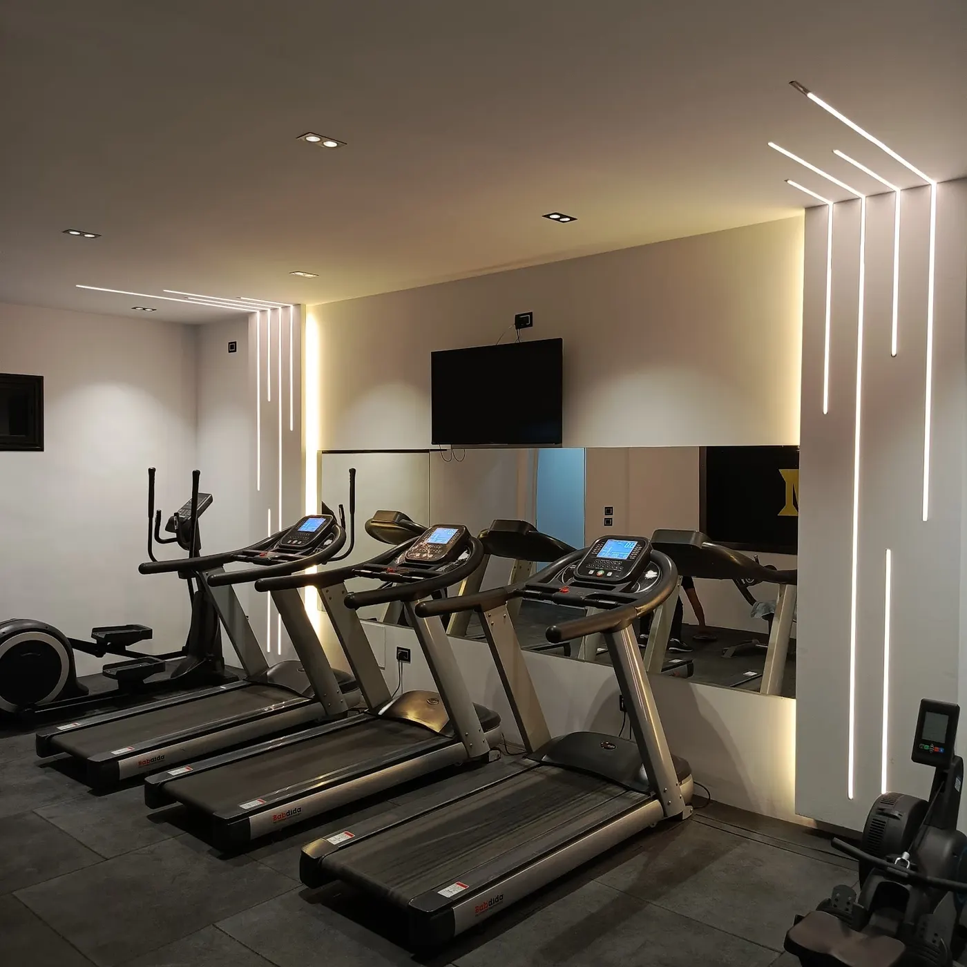 Gold's GYM
